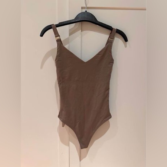 Aritzia Contour Bodysuit XS - Picture 1 of 1